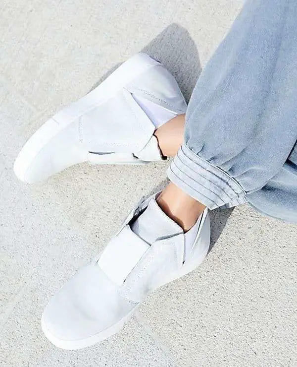 32 Shoes That People With Wide Feet Actually Swear By