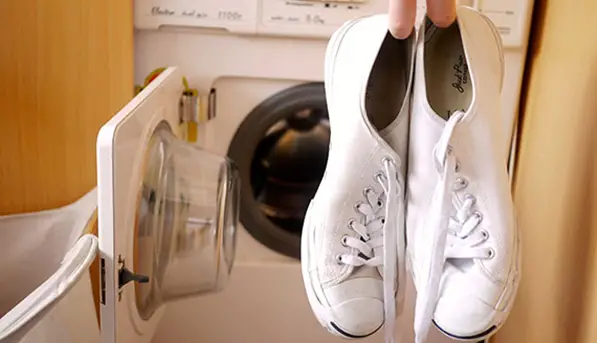How to Clean Your Washing Machine (Because, Ew, It Smells ...