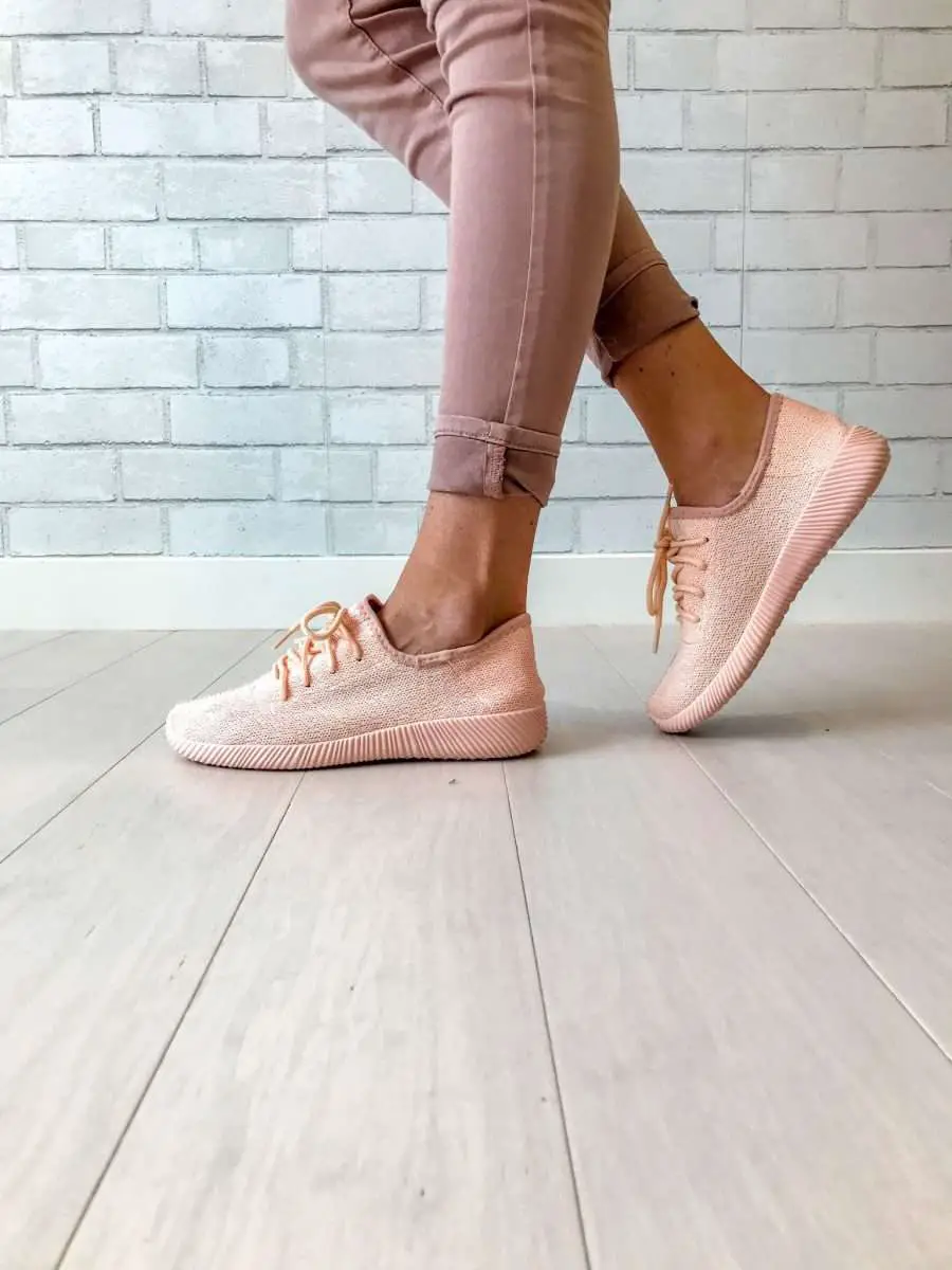 Perfect mix of feminine and sporty. These are tennis shoes that you can ...